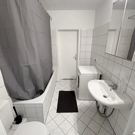 Beautiful Flat With Living And Kitchen Sleeps 4p On Separate Beds And 2p On Sofa *