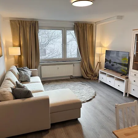 Beautiful Flat With Living And Kitchen Sleeps 4p On Separate Beds And 2p On Sofa Appartement Essen