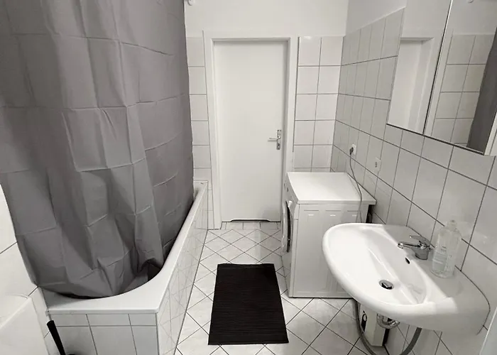 Beautiful Flat With Living And Kitchen Sleeps 4p On Separate Beds And 2p On Sofa *