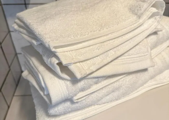 Beautiful Flat With Living And Kitchen Sleeps 4p On Separate Beds And 2p On Sofa